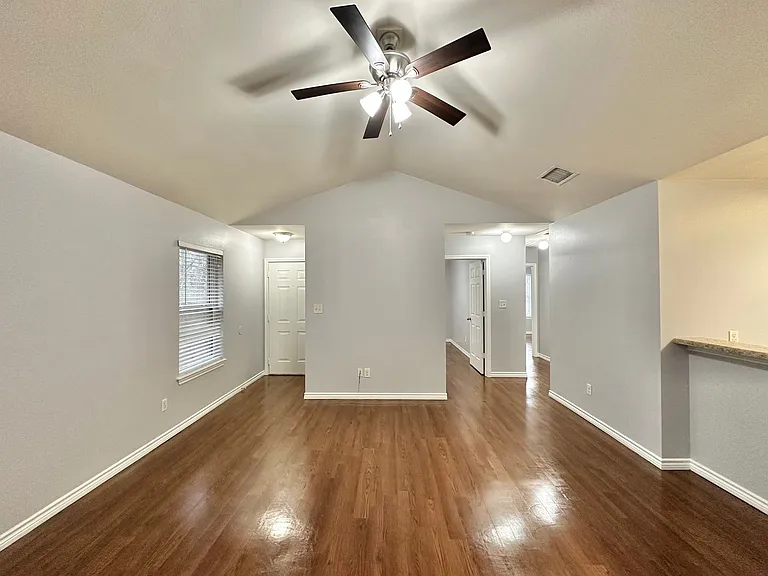 8720 Mansion Creek Cir — Photo 16