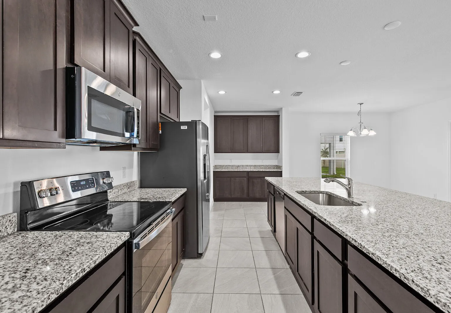 4 bed, 2.5 bath, 2536 sqft, $2,795 — Photo 3
