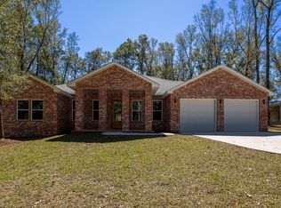 226 Lake Juniper Cir, Defuniak Springs, FL 32433
