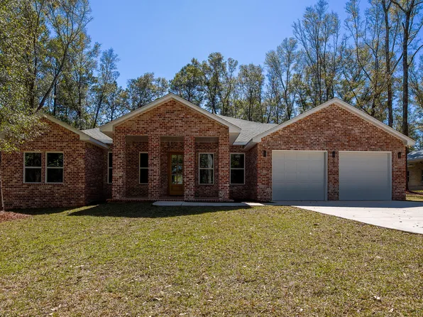 226 Lake Juniper Cir, Defuniak Springs, FL 32433