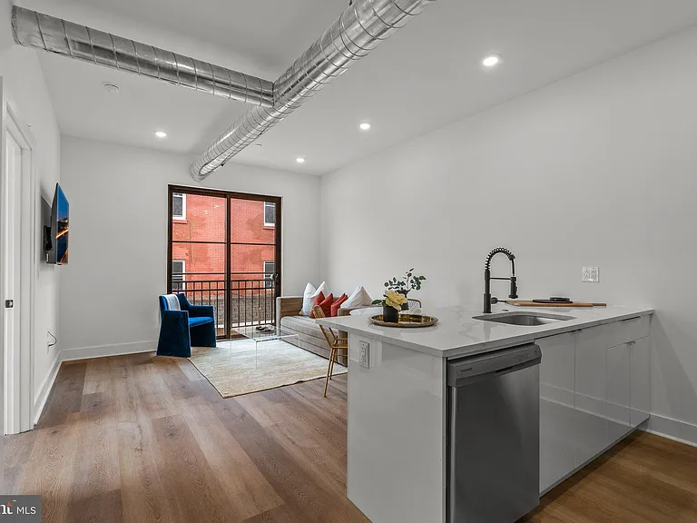 416 W Girard Ave #2 — Photo 6