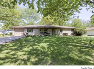 1206 Roosevelt Rd, Taylorville, IL 62568