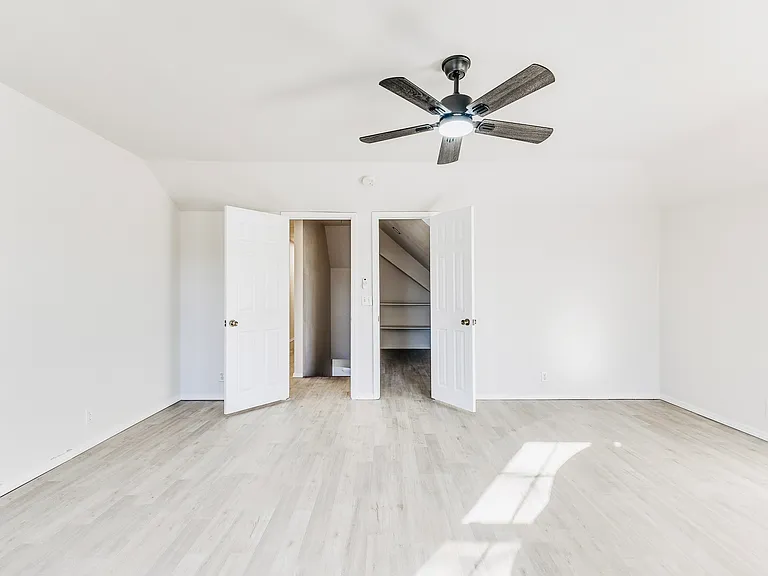 2240 E 17th Pl — Photo 16