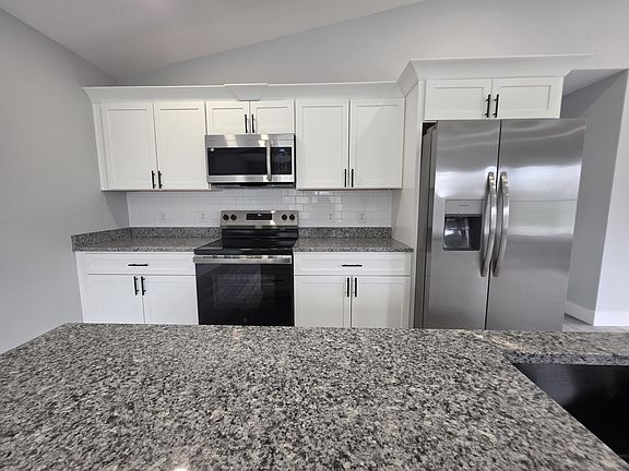 3rd image of 616 Gordon St