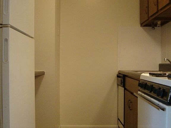 5th image of 616 Washington St SE APT 12