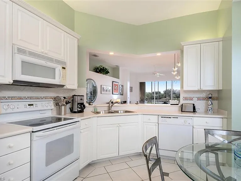 2383 Ravenna Blvd #Penthouse 202 — Photo 13