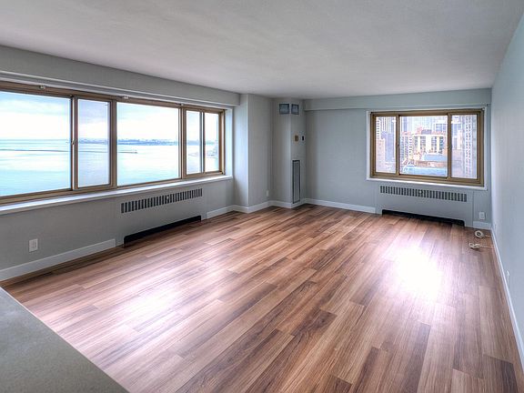 4th image of 1325 N Astor St #200206