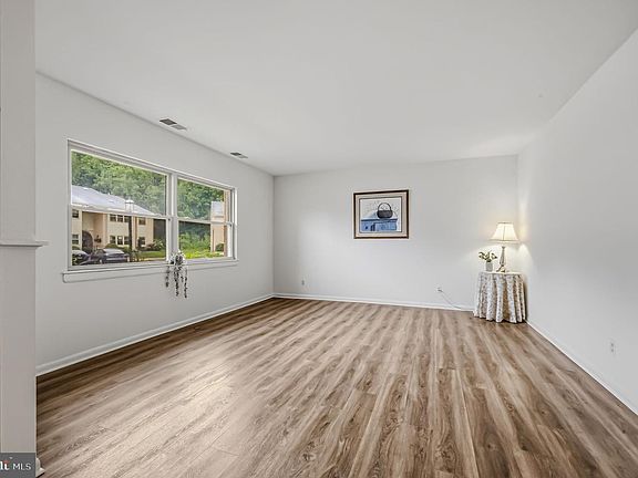 4th image of 1108 Chelmsford Cir