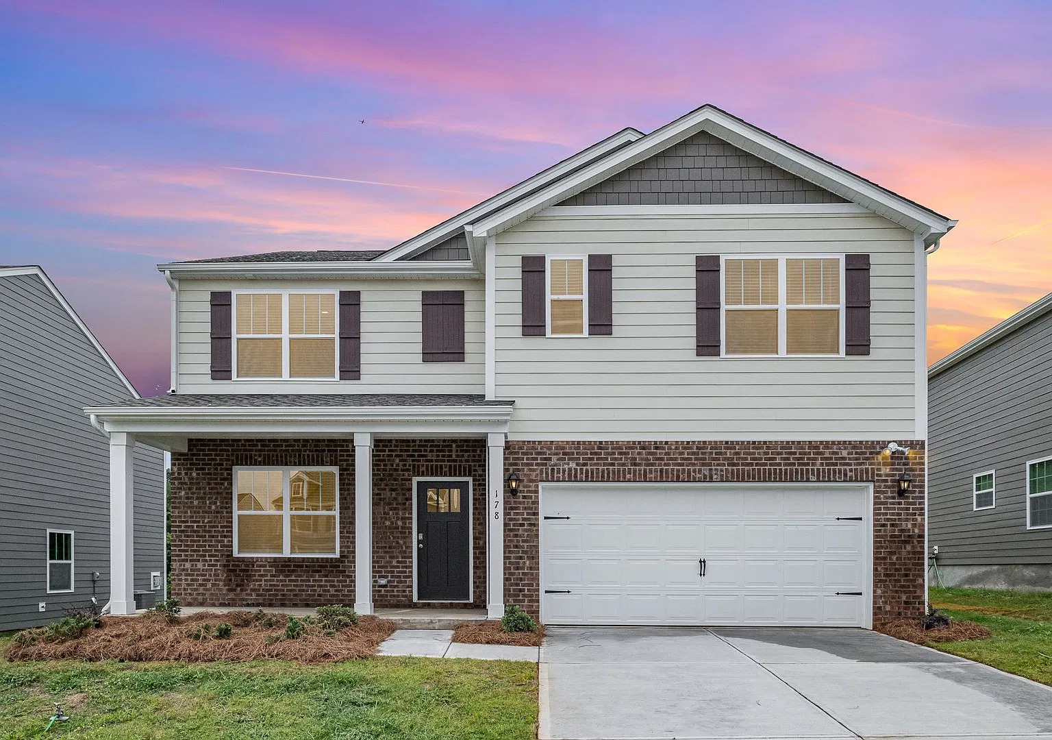 Spacious 5-Bedroom Home with Large Private Backyard — Photo 3