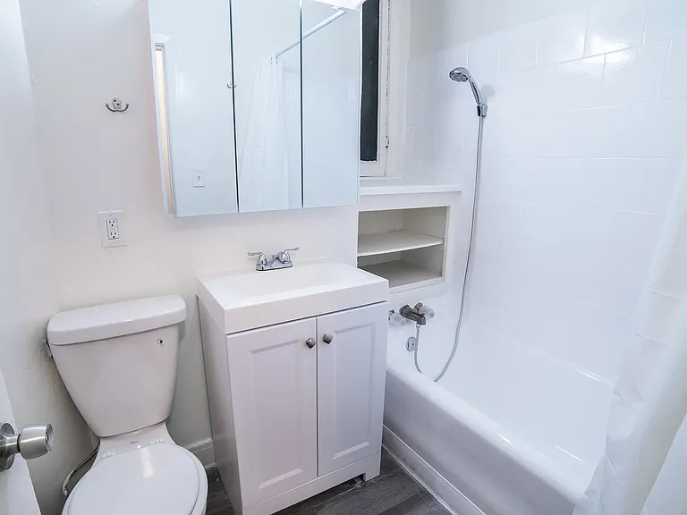 21 Westminster Ave #103 — Photo 8