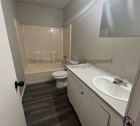 4th image of 1301 Pine St #6