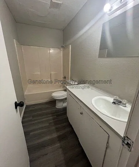 1301 Pine St #6 — Photo 4