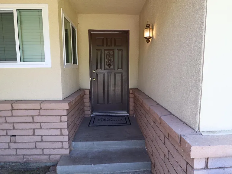 6347 N Laureen Ave — Photo 2