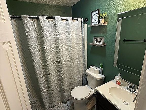 Main Bathroom
