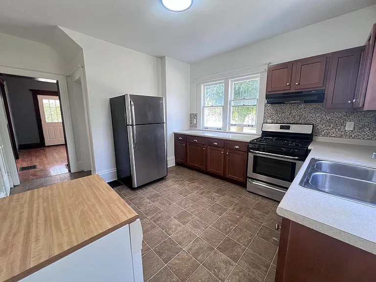 425 Fuller Ave SE — Photo 9
