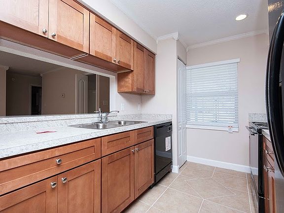 2nd image of 309 Live Oak Blvd