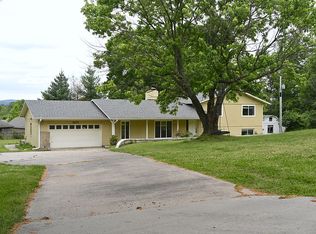3601 W Weir Rd, Fayetteville, AR 72704