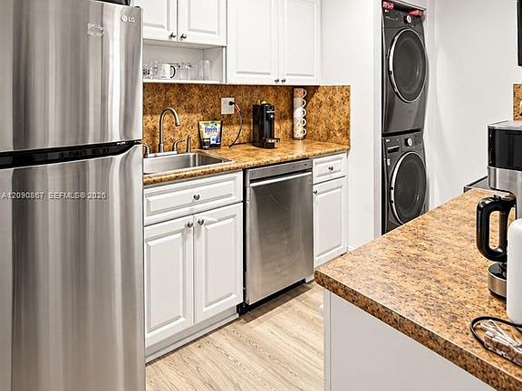 4th image of 2457 Collins Ave APT 202