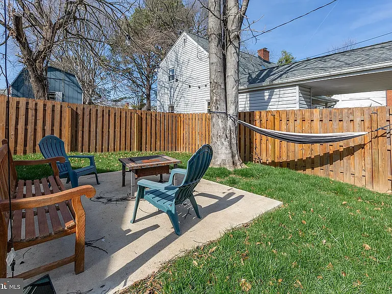 1321 Rowe St #C — Photo 13