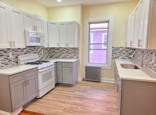 10450 88th Ave, Richmond Hill, NY 11418