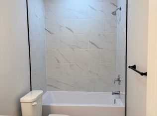 33 Creekview Mnr SW, Calgary, AB T2X5Y4
