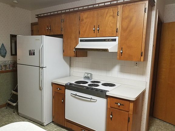 Extra Cabinets plus a pantry
