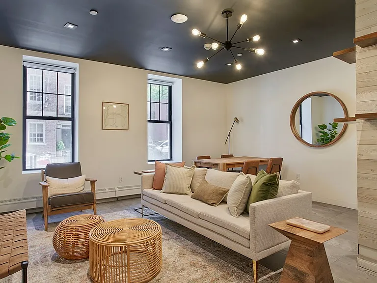 424 W 47th St #3 — Photo 8