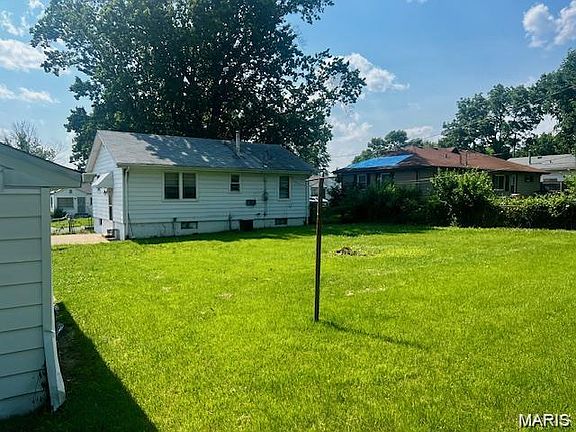 3rd image of 9840 Green Valley Dr