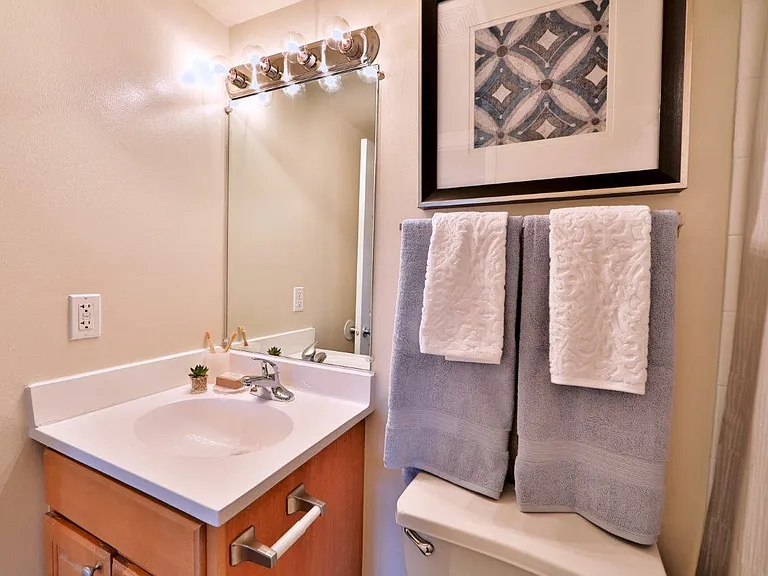 Chesapeake Glen Apartment Homes — Photo 9