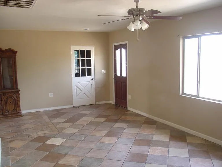 1823 W Fairmount Ave — Photo 9