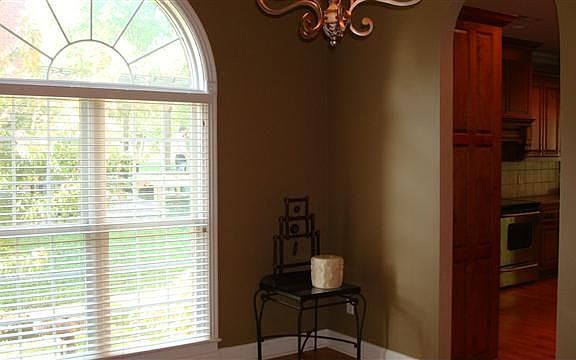 5th image of 2760 Avondale Dr