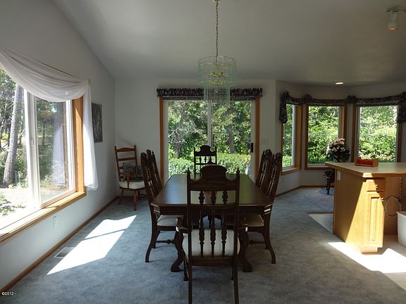 3rd image of 5555 Hacienda Ave