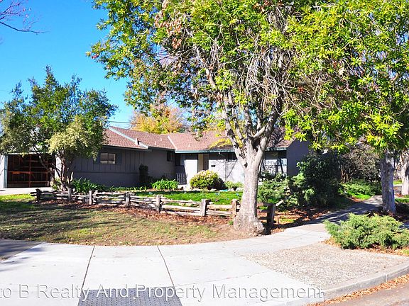 2nd image of 1565 Willowbrook Dr