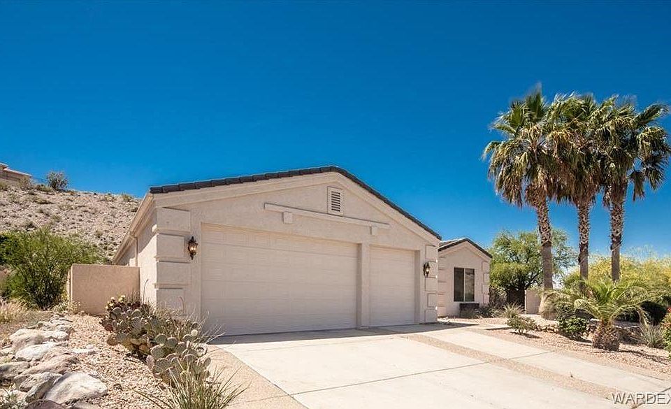 1st image of 2910 Desert Trail Dr