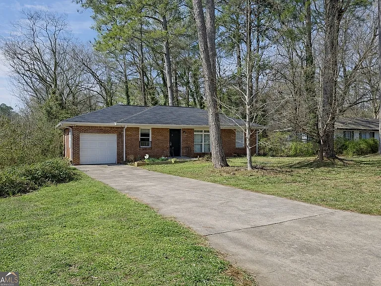 2913 Horse Shoe Dr — Photo 1