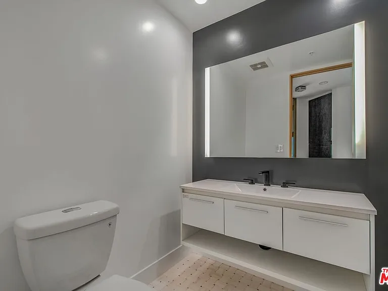 10490 Wilshire Blvd #1102 — Photo 10
