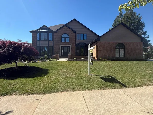8828 Grace St, Shelby Township, MI 48317