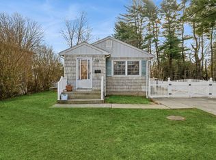 10 Ardmore Dr, Brentwood, NY 11717