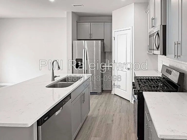 671 Rolling Fields Dr — Photo 7