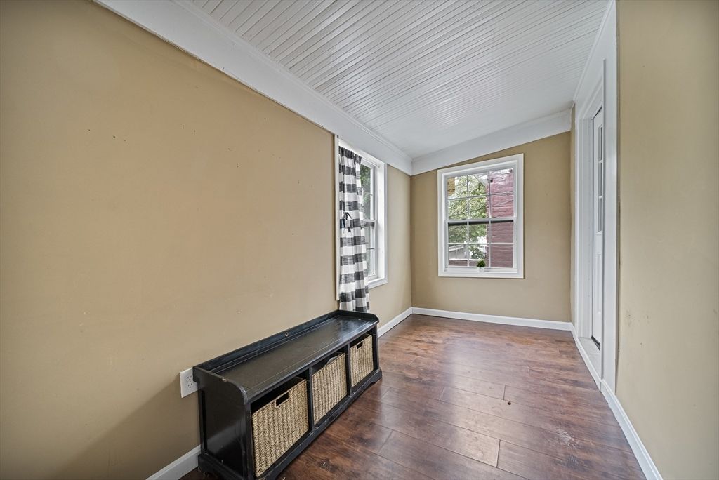 Apartment in Lynn, East Lynn - More