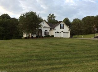 164 Johna Dr, Mount Airy, NC 27030