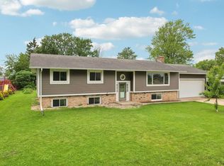 208 Golf View Dr, Mount Horeb, WI 53572