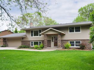 8415 Shadyview Ln N, Maple Grove, MN 55311