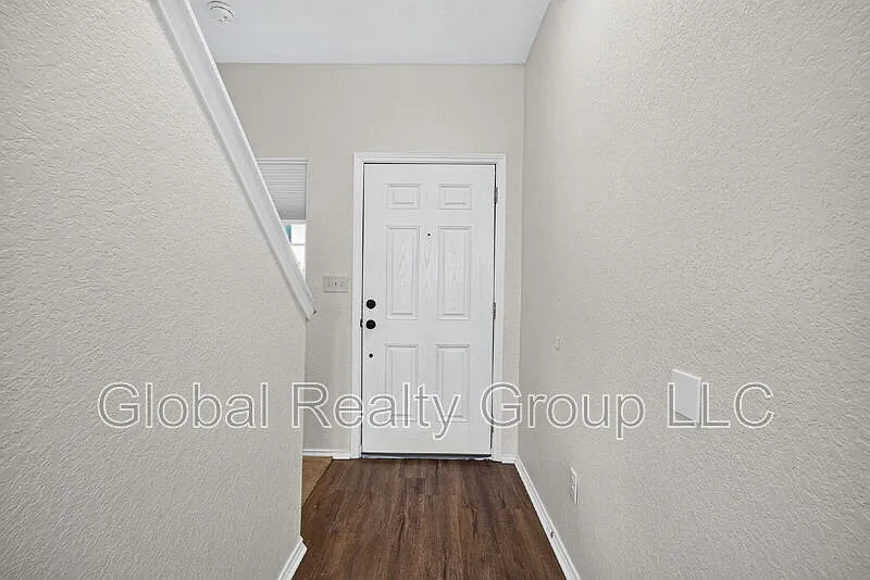 3 bed, 2.5 bath, 1844 sqft, $1,895 — Photo 4