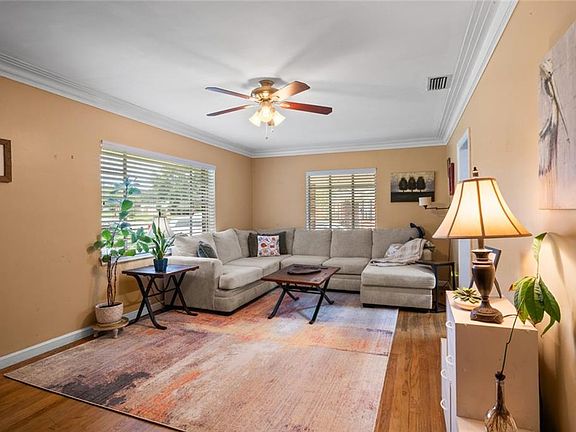 3rd image of 313 Thornhill Cir
