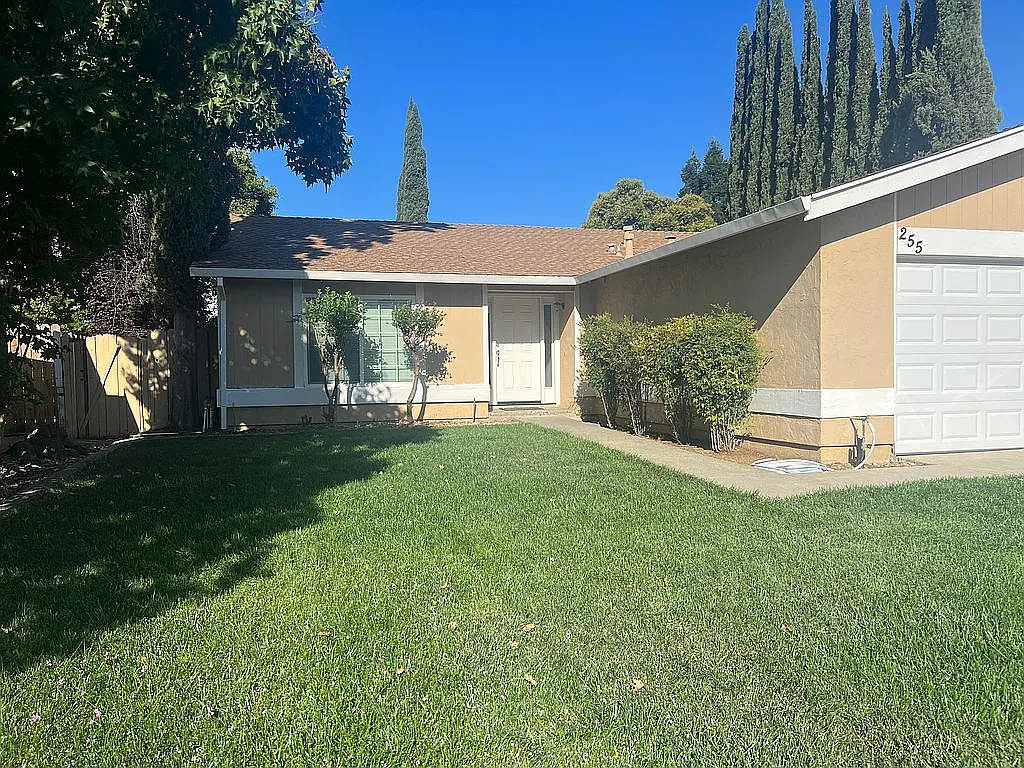 255 Millbrook Way photo 1