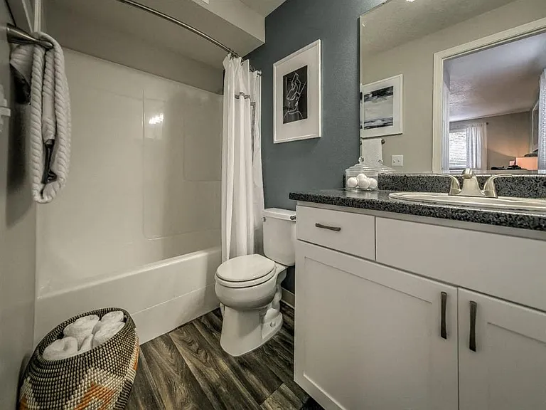 River Pointe Apartments — Photo 34