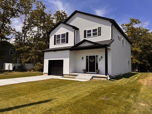 Exterior - Right Side Yard