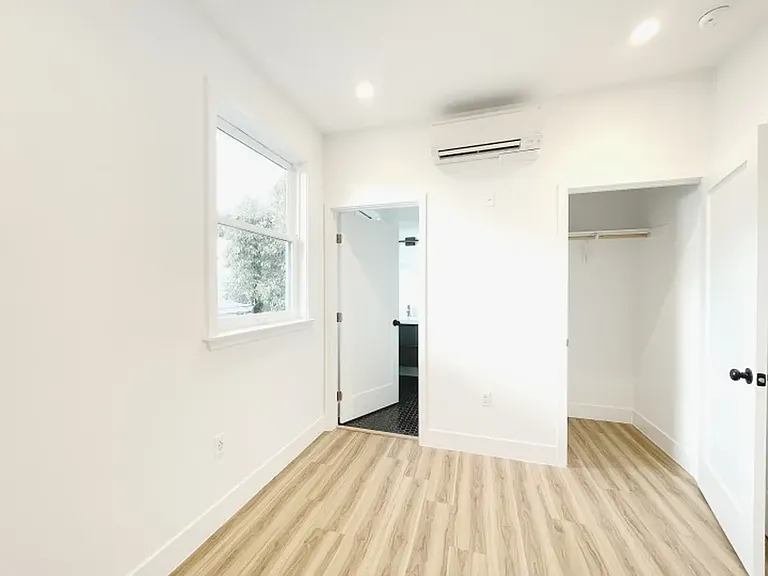 1325 W 24th St #1/2 — Photo 19