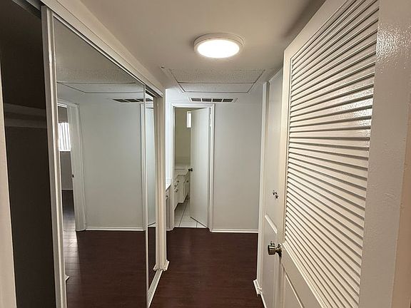 4th image of 144 S Doheny Dr #203